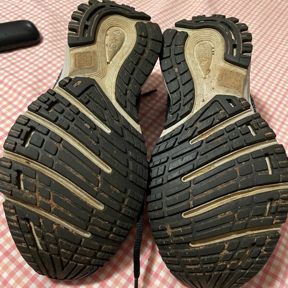 Woman’s size 8 black Brooks.Transmit - Picture 5 of 5